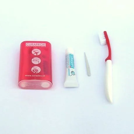 Szczoteczka turystyczna w zestawie z pastą i wykałaczką Curaprox TS 261 Travel Set