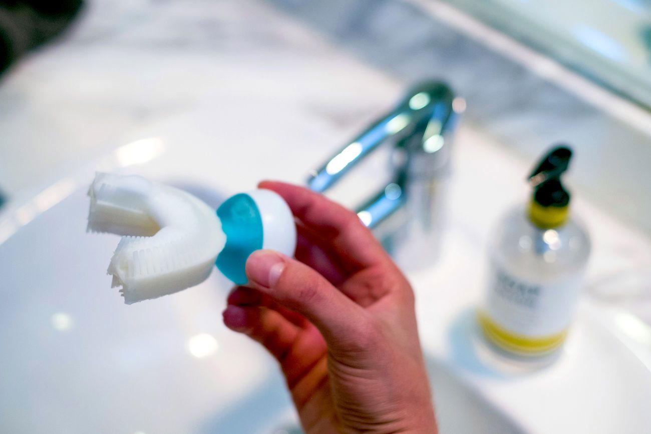 Pierwsza na świecie automatyczna szczoteczka do zębów Amabrush - automatyczne oczyszczanie zębów