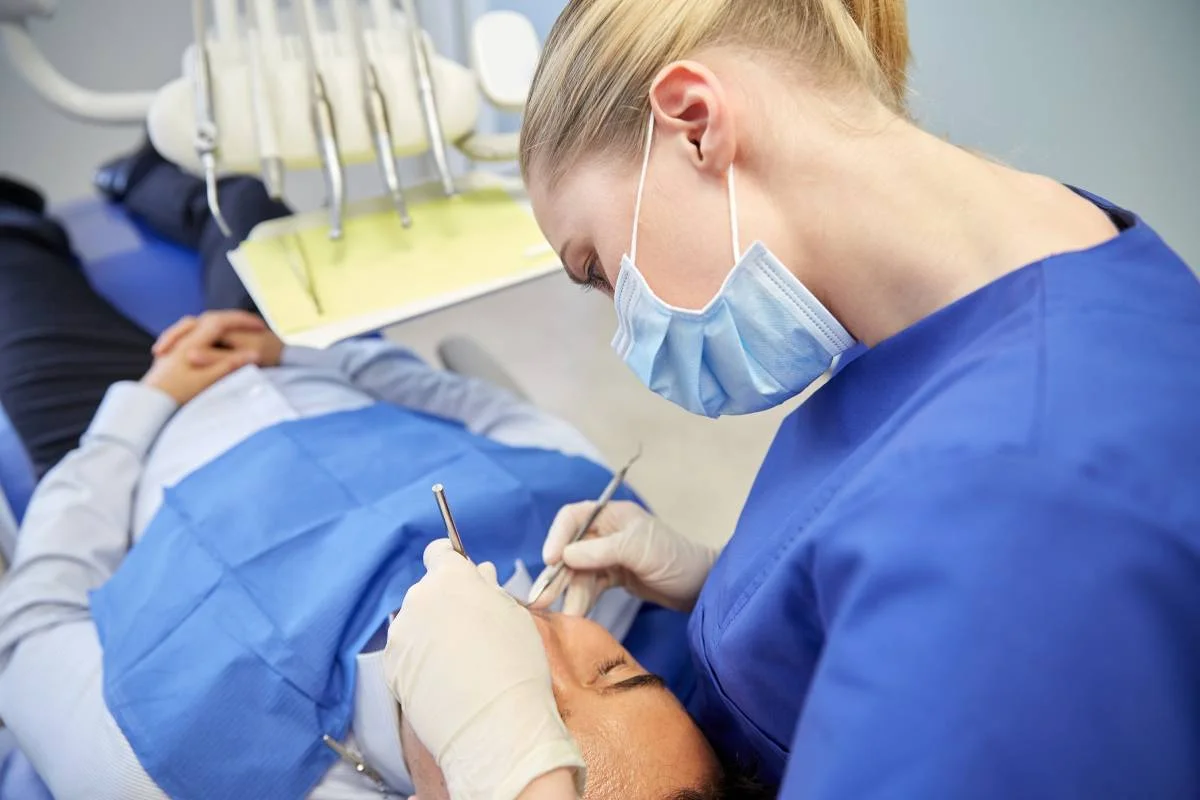 Dentysta w pracy