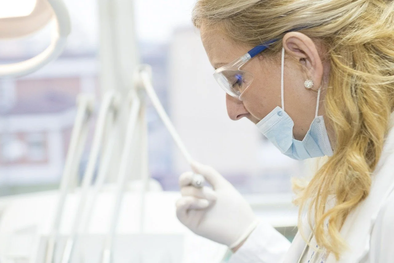 Które zabiegi u dentysty są refundowane przez NFZ?